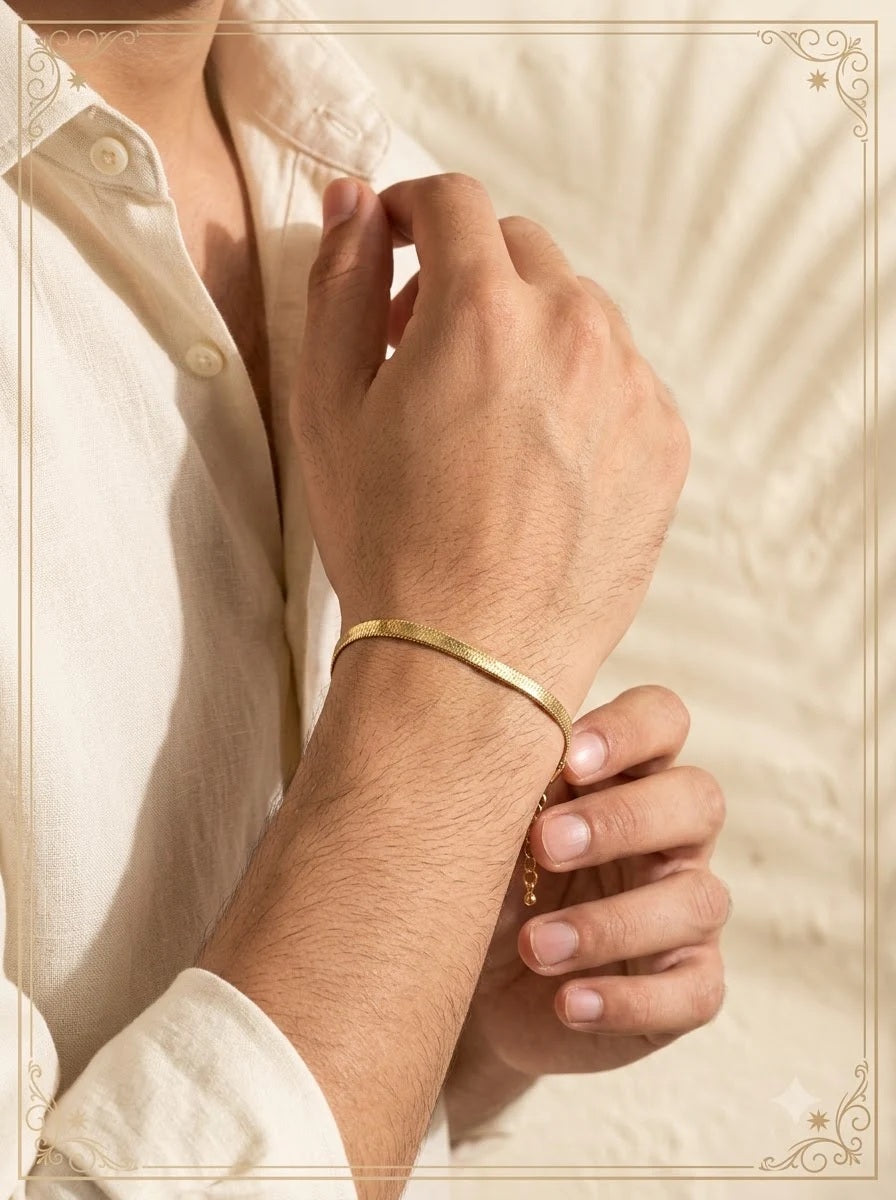 Male model wearing the Glysse Liquid Bracelet on the wrist